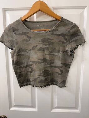 American Eagle Outfitters Olive Green Camo Ribbed Crop Tee